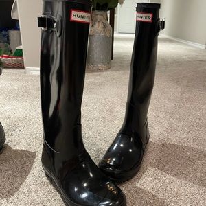 Tall Black Shiny hunters